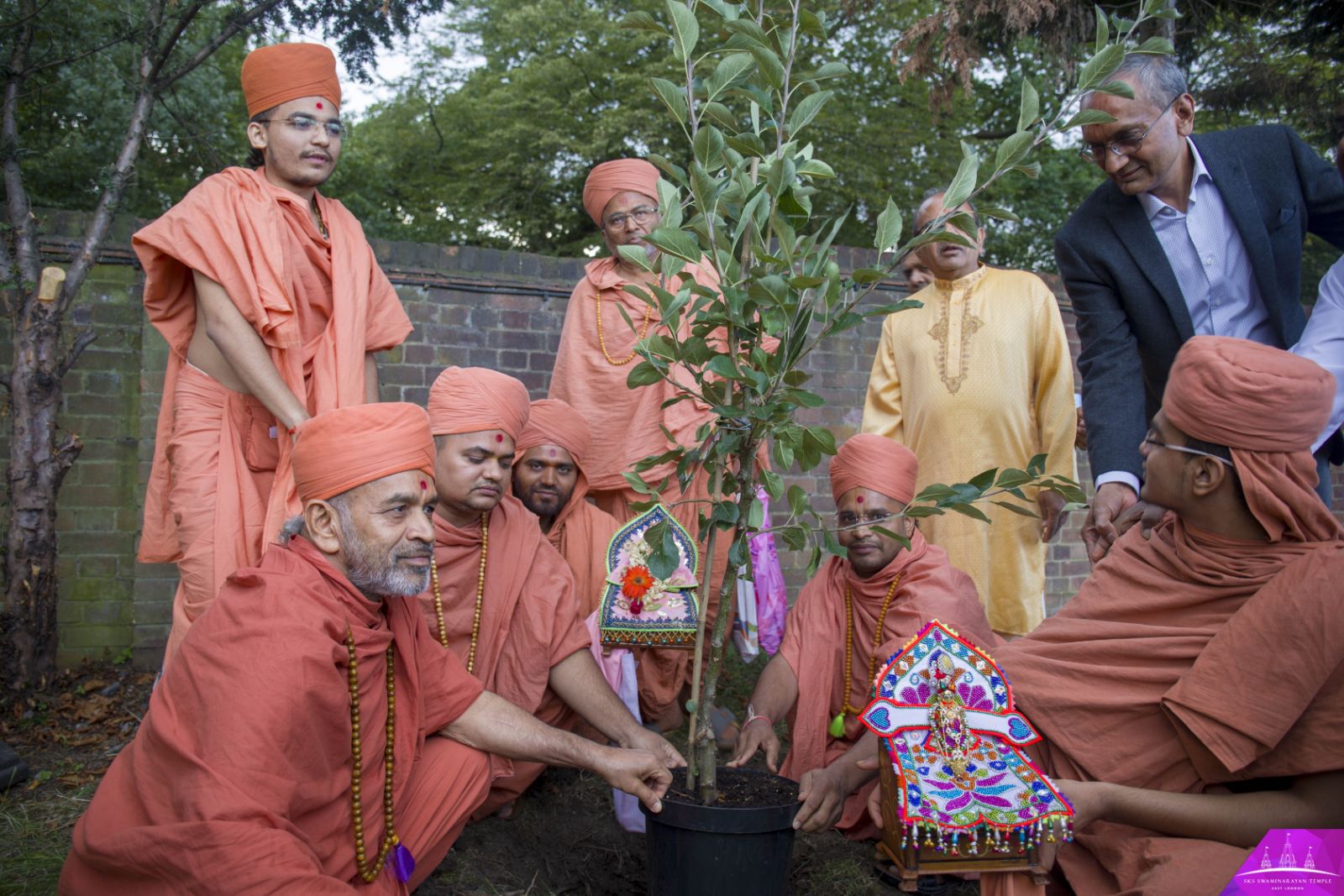 ©1987-2017 SKS Swaminarayan Temple East London